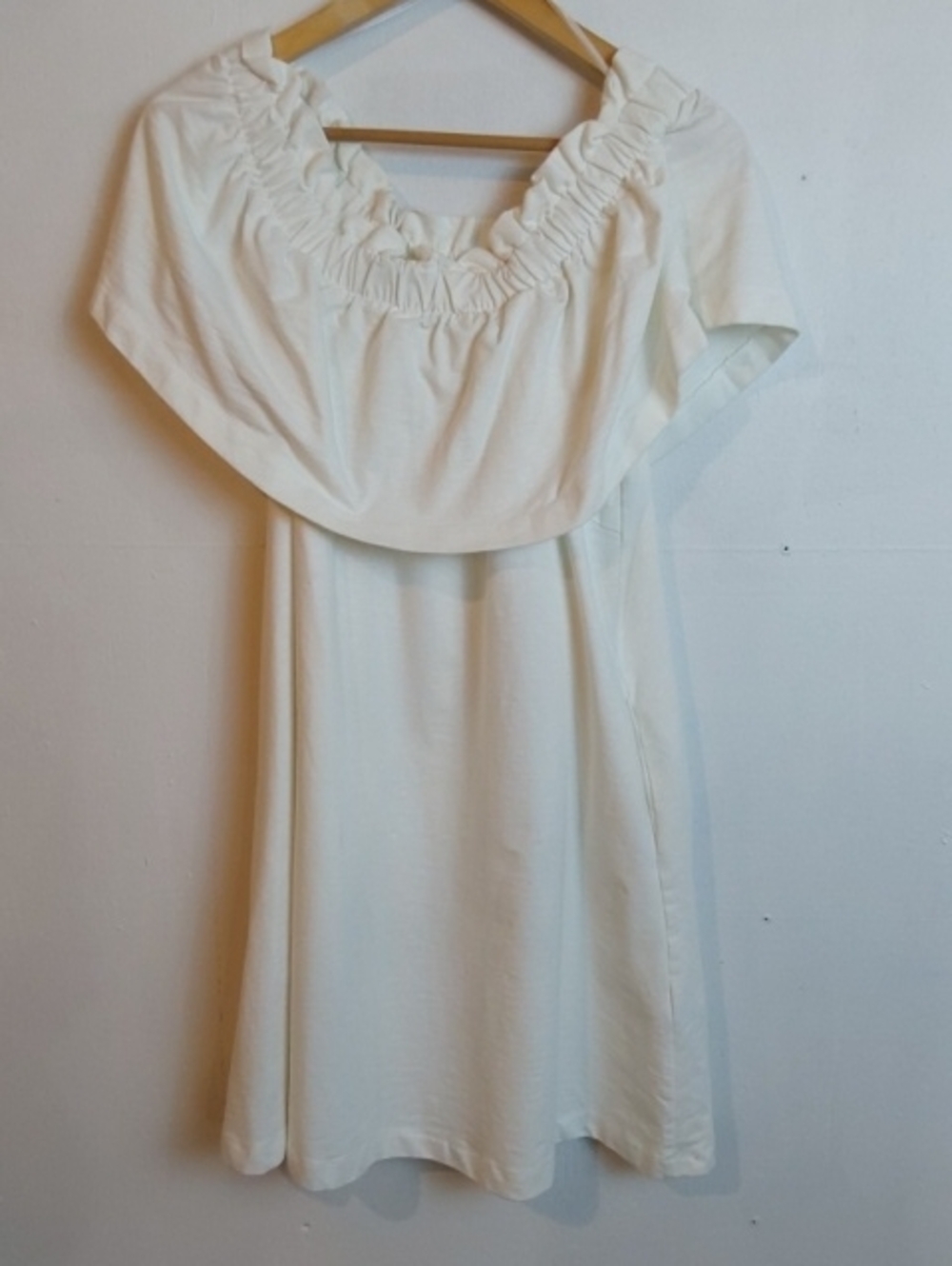 H&M White Off-Shoulder Ruffle Mini Dress Boho Pockets Beachy Sz.10